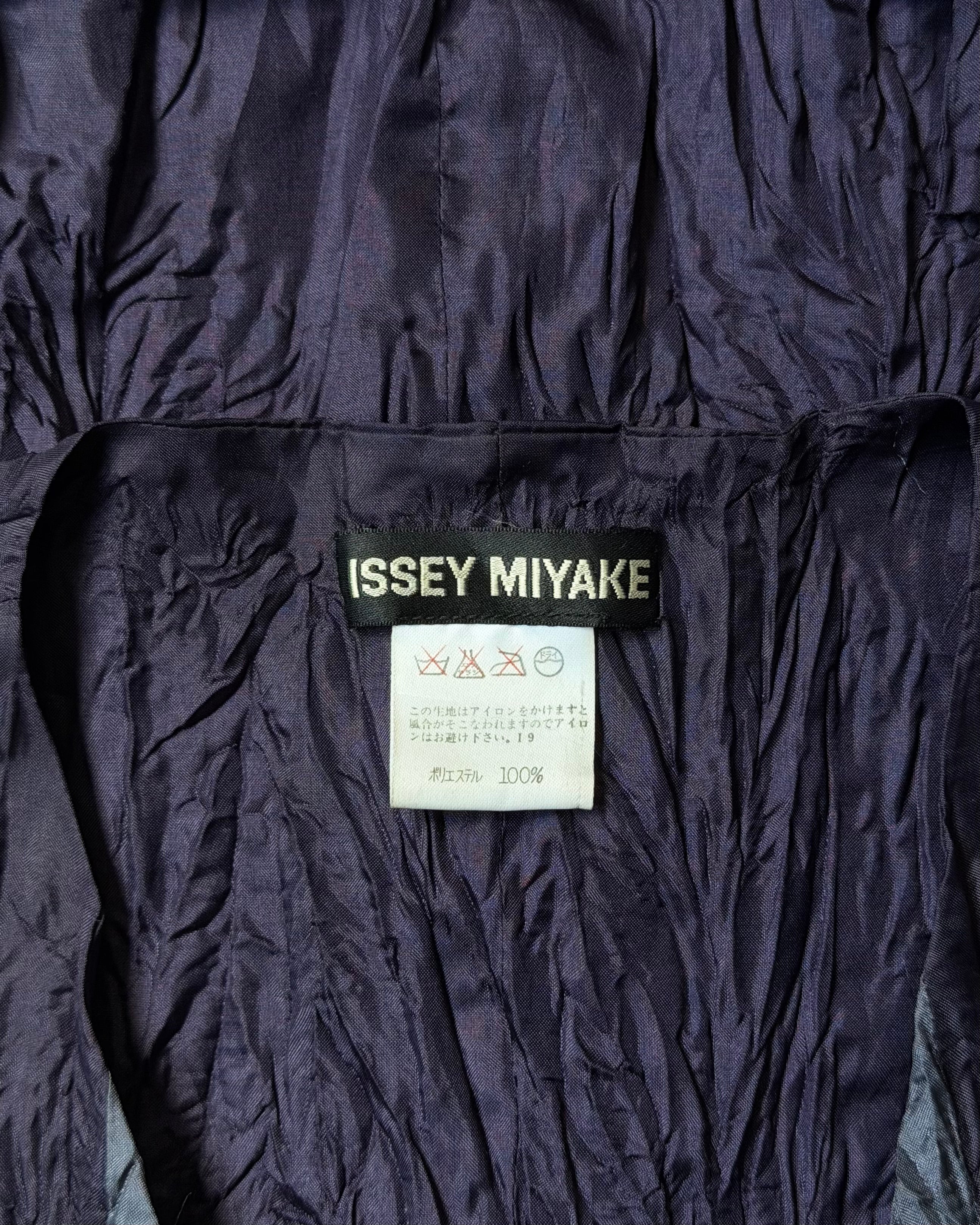 ISSEY MIYAKE WRINKLED VEST