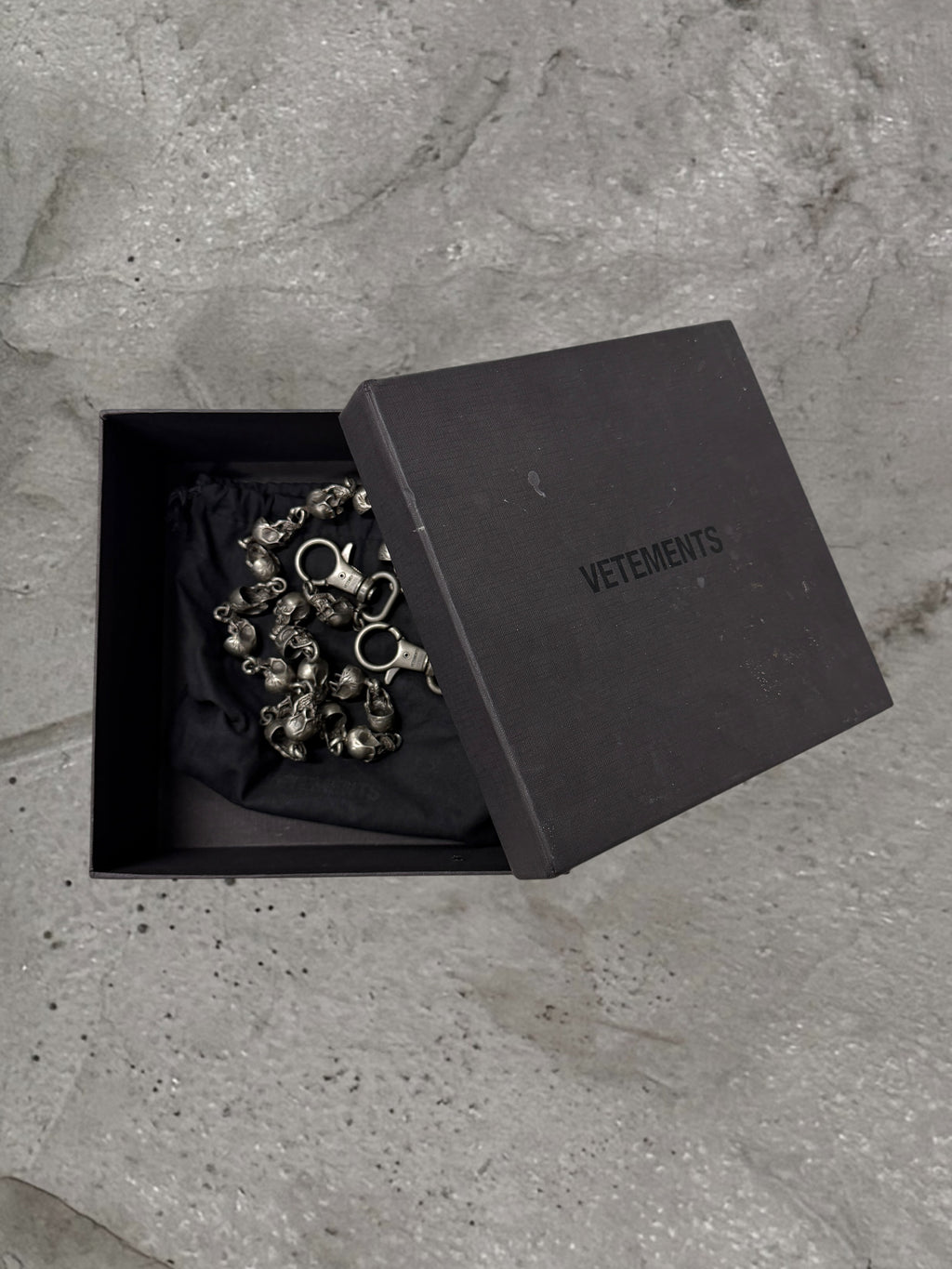 VETEMENTS FW19 METAL SKULL CHAIN