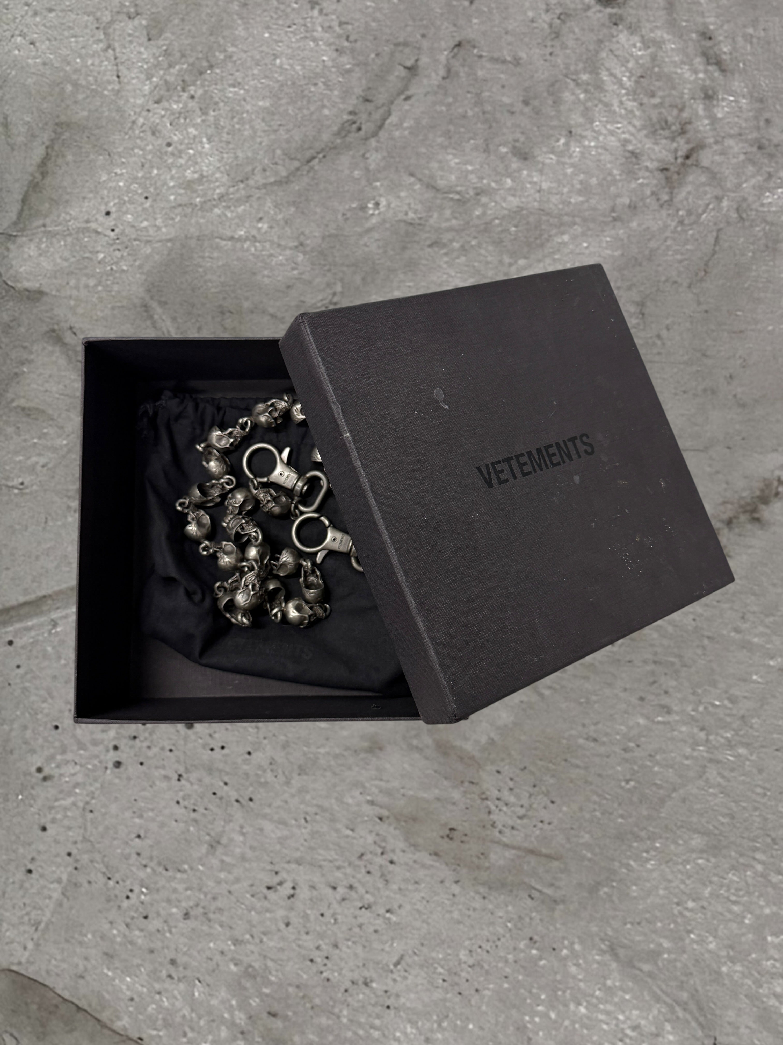 VETEMENTS FW19 METAL SKULL CHAIN