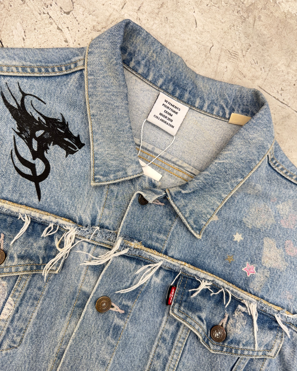 LEVIS X VETEMENTS FW18 TRIBAL STICKER DENIM JACKET
