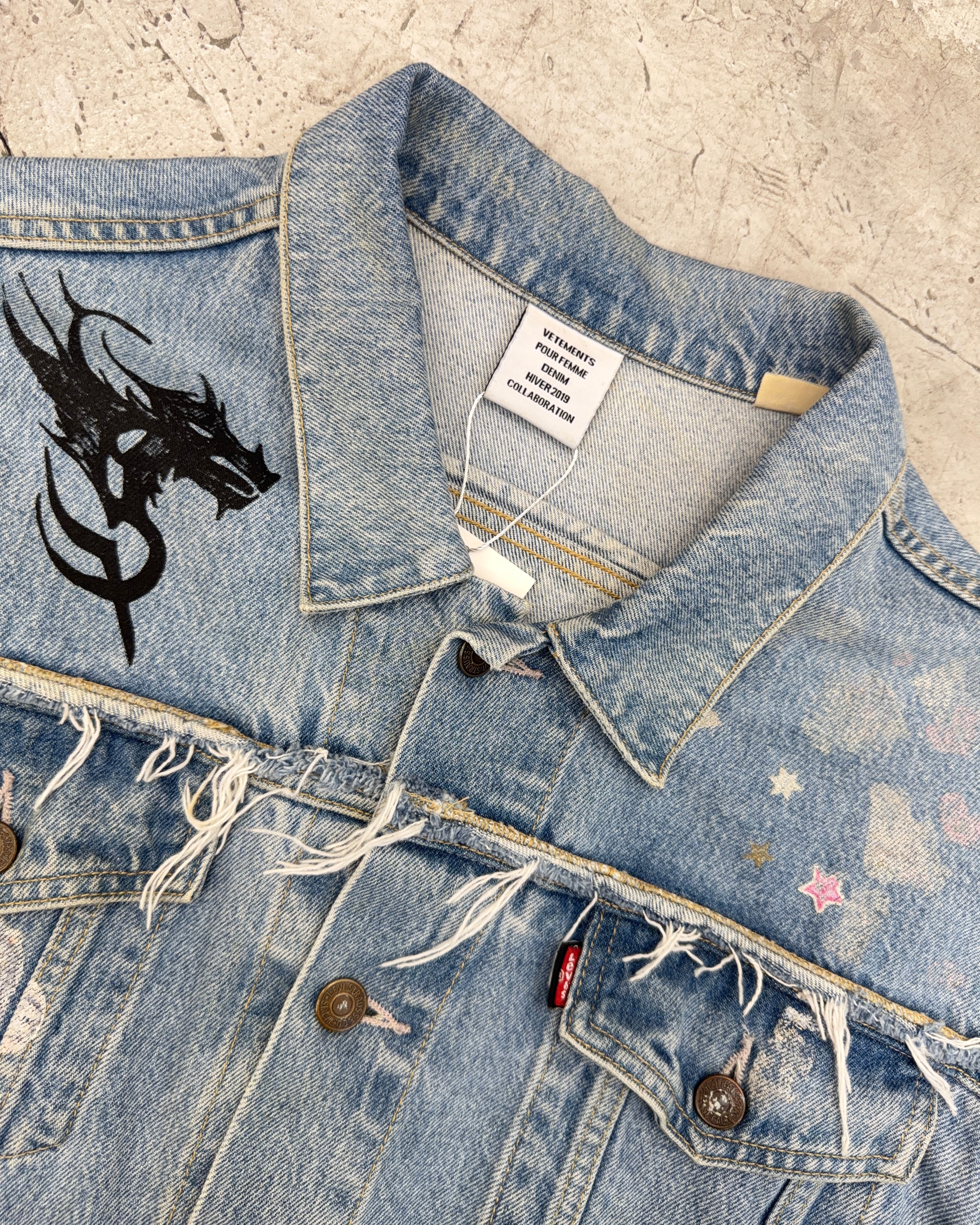 LEVIS X VETEMENTS FW18 TRIBAL STICKER DENIM JACKET
