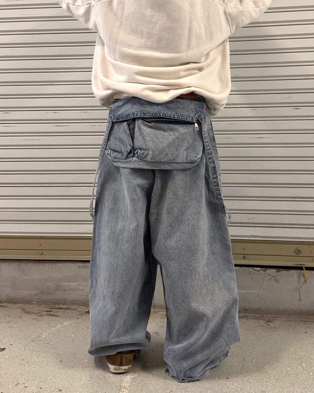 NATASHA ZINKO POCKET ON THE BACK JEANS