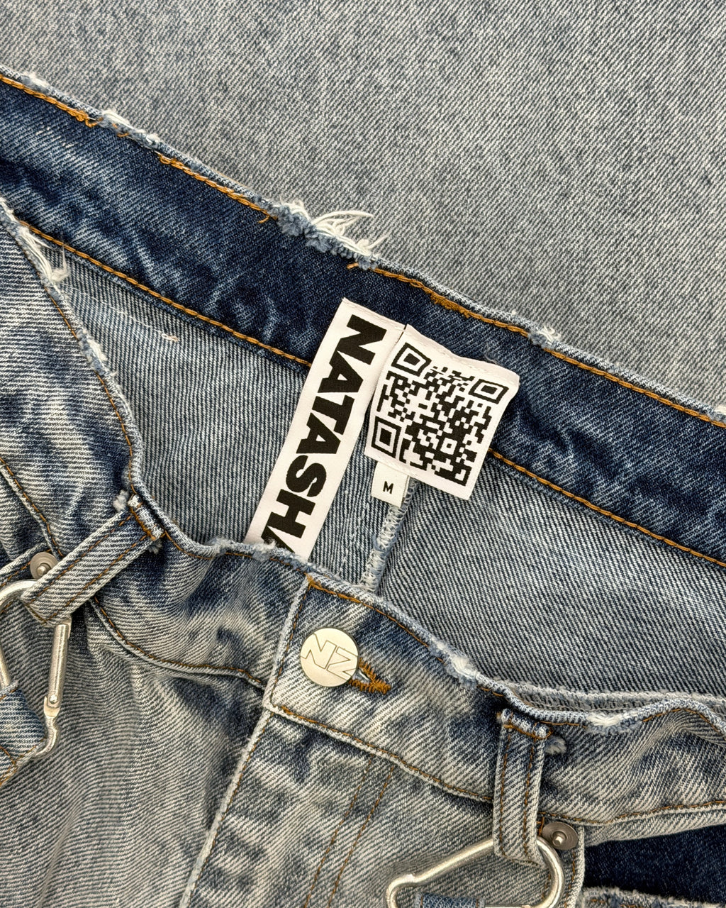 NATASHA ZINKO POCKET ON THE BACK JEANS