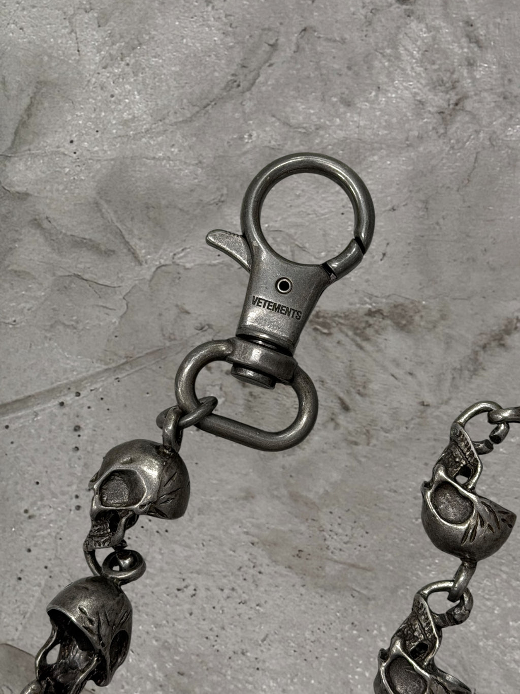 VETEMENTS FW19 METAL SKULL CHAIN