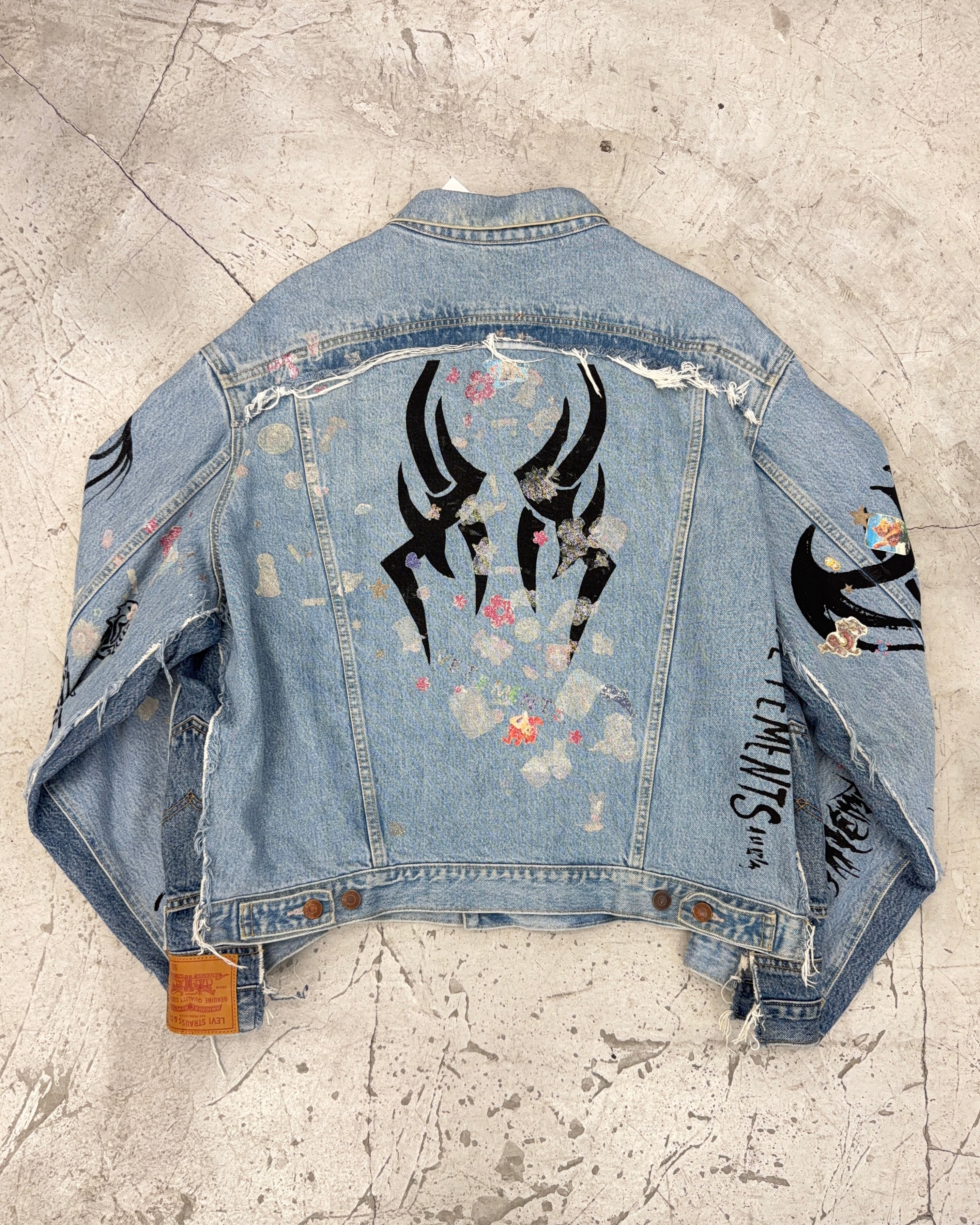 LEVIS X VETEMENTS FW18 TRIBAL STICKER DENIM JACKET – blocstore