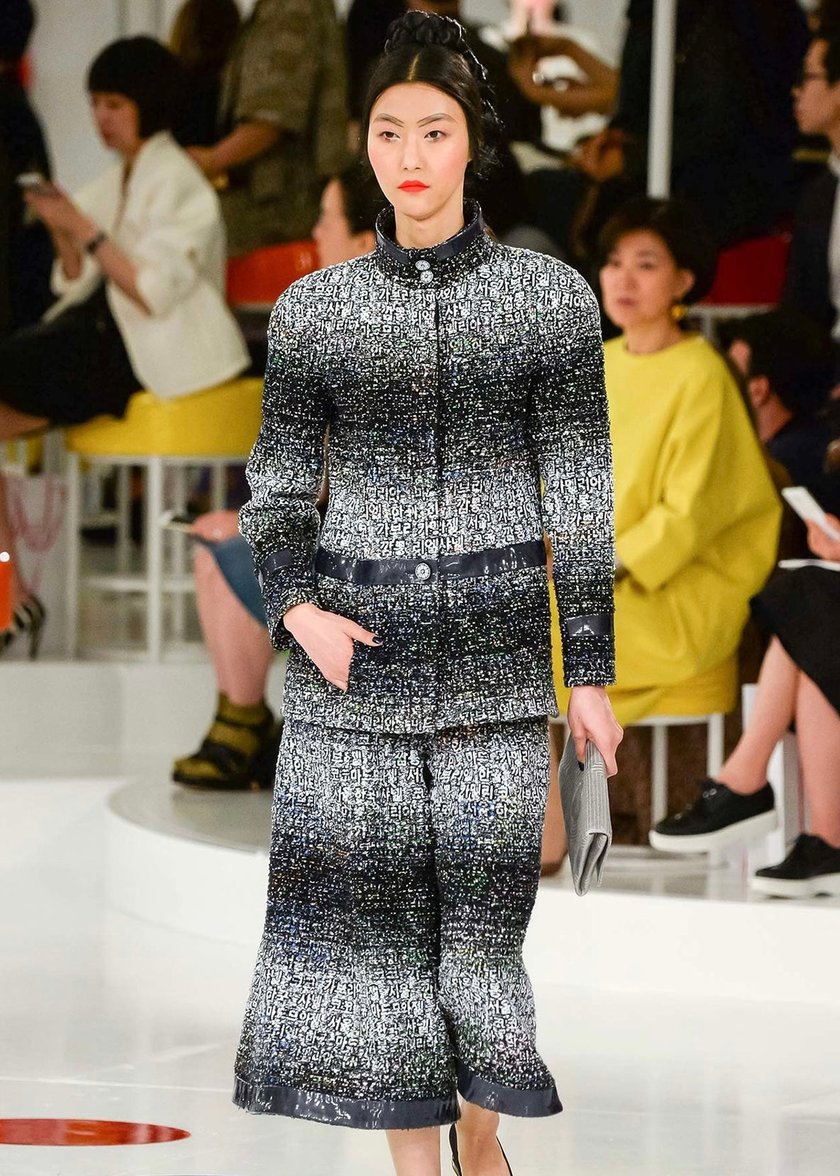 CHANEL CRUISE 2016 TWEED HANGUL-SCRIPT JACKET