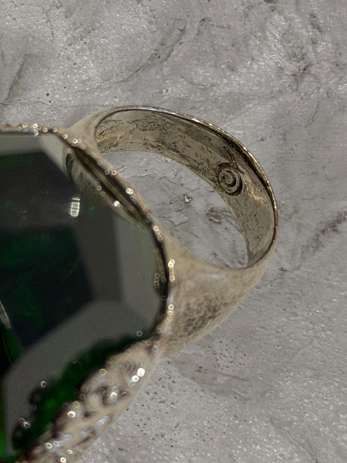 ALEXANDER MCQUEEN GREEN FACETED GLASS SKULL RING