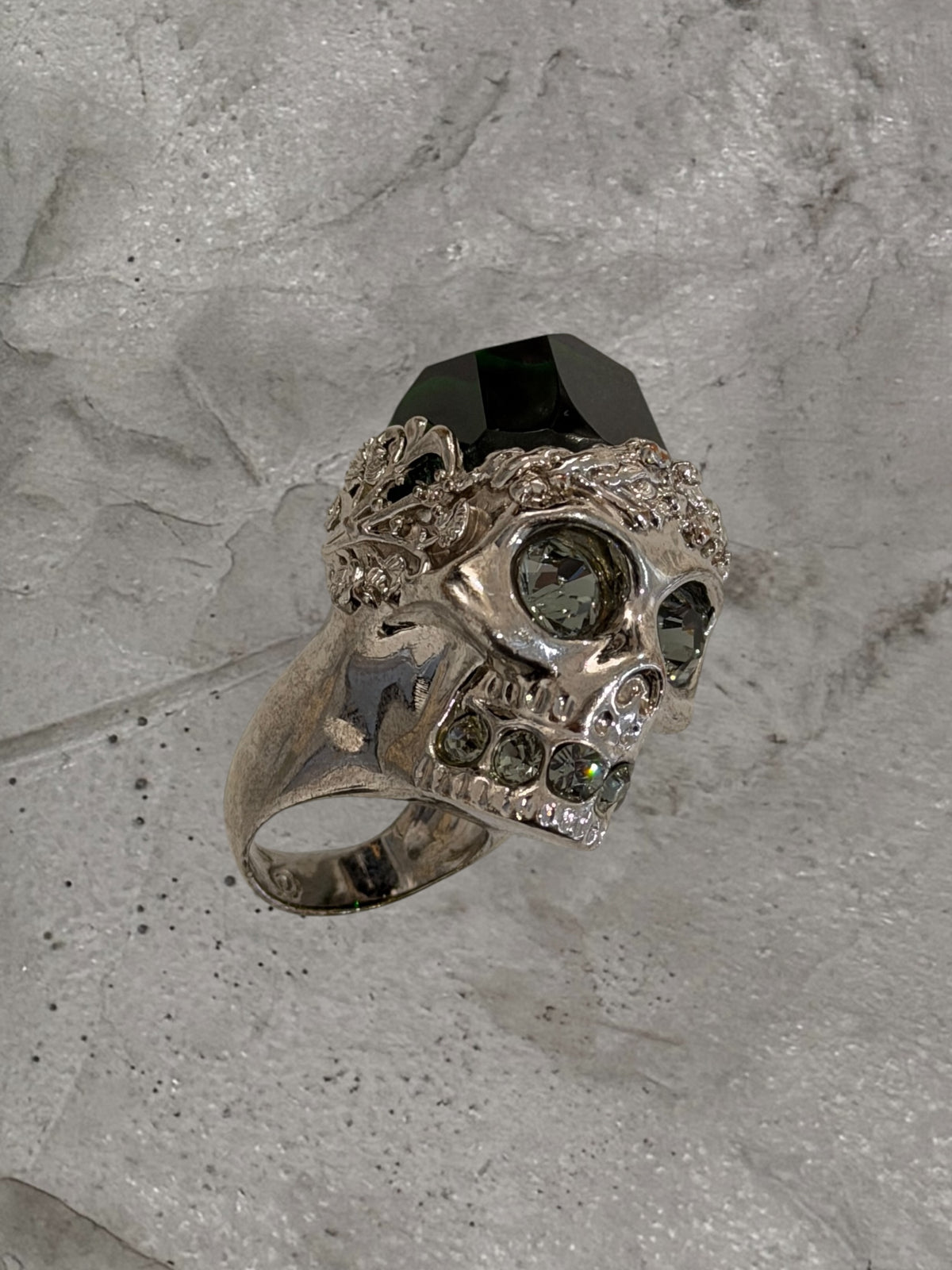 ALEXANDER MCQUEEN GREEN FACETED GLASS SKULL RING